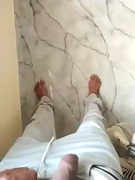 Snapshot of PracticalGum40 chatting on 12/21/25, 02:41 PracticalGum40 online show from 12/21/25, 02:41