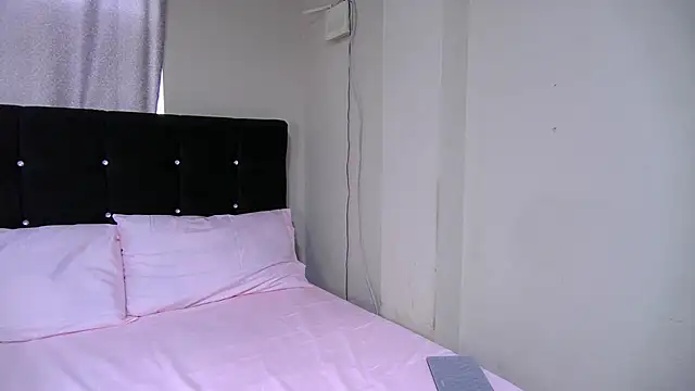 petite paola online show from 01/04/25, 02:46