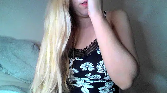 Snapshot of bunnyamy chatting on 02/10/25, 09:25 bunnyamy online show from 02/10/25, 09:25