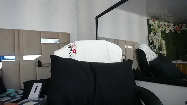 Queenjenn   online show from 12/17/24, 02:11