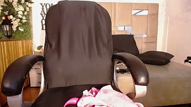 Queenjenn   online show from 12/31/24, 05:07