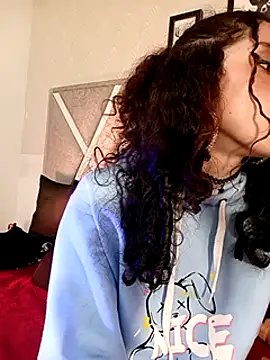 Queenjenn   online show from 02/16/25, 10:21