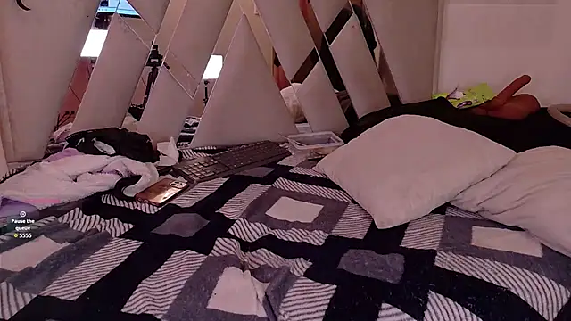 Queenjenn   online show from 02/22/26, 09:46