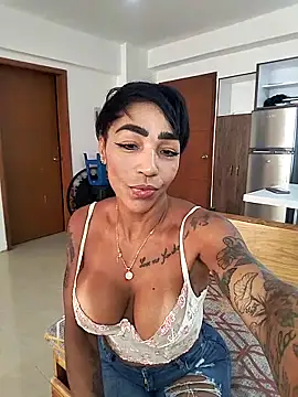 Snapshot of Alison_fitness chatting on 02/25/25, 08:41 Alison fitness online show from 02/25/25, 08:41