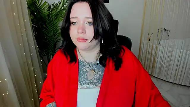 MoonLghte online show from 02/25/25, 06:20