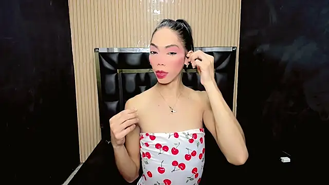Snapshot of Luna_and_valery chatting on 04/17/26, 07:39 Luna and valery online show from 04/17/26, 07:39