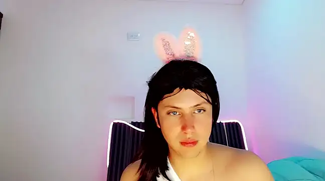 Snapshot of Oxana-Novikov chatting on 12/06/24, 04:36 Oxana-Novikov online show from 12/06/24, 04:36