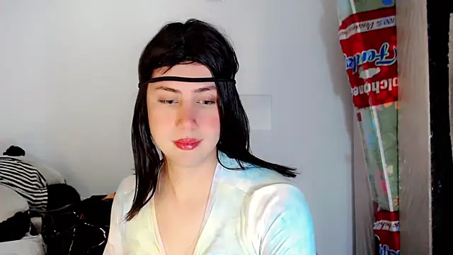 Snapshot of Oxana-Novikov chatting on 10/08/25, 10:29 Oxana-Novikov online show from 10/08/25, 10:29