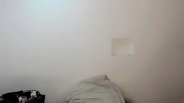 Snapshot of Oxana-Novikov chatting on 11/20/25, 10:20 Oxana-Novikov online show from 11/20/25, 10:20