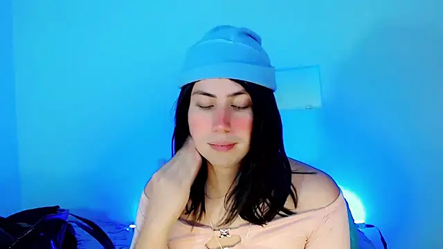 Snapshot of Oxana-Novikov chatting on 11/30/25, 08:46 Oxana-Novikov online show from 11/30/25, 08:46