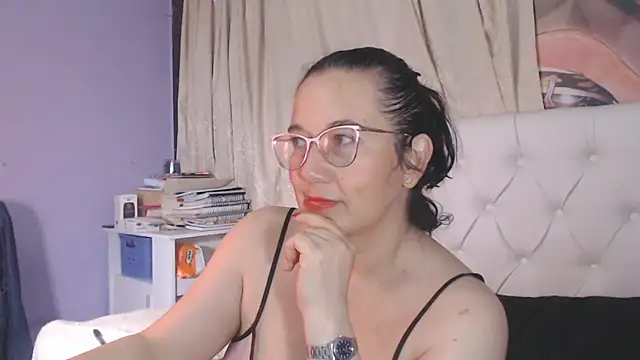 Snapshot of maturepriscila chatting on 01/25/25, 01:10 maturepriscila online show from 01/25/25, 01:10