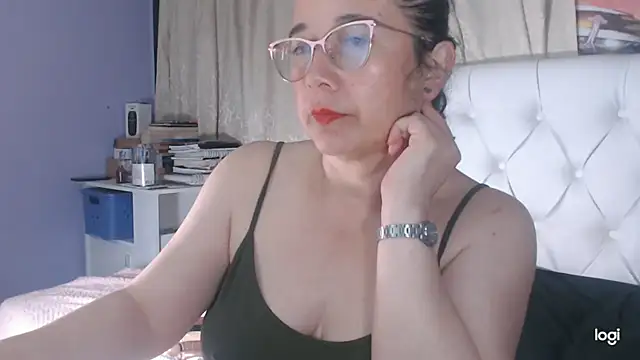 Snapshot of maturepriscila chatting on 02/03/25, 06:17 maturepriscila online show from 02/03/25, 06:17