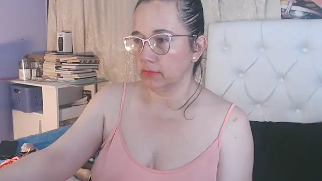 Snapshot of maturepriscila chatting on 02/28/25, 06:31 maturepriscila online show from 02/28/25, 06:31