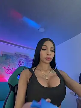 Snapshot of Tiffanny chatting on 02/21/26, 08:32 Tiffanny online show from 02/21/26, 08:32