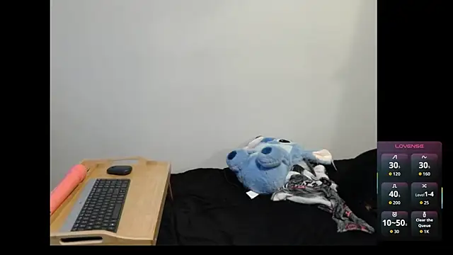 LilyFoxxx online show from 04/22/26, 05:10