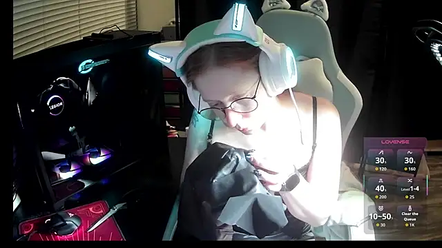 Snapshot of LilyFoxxx chatting on 05/22/26, 05:14 LilyFoxxx online show from 05/22/26, 05:14