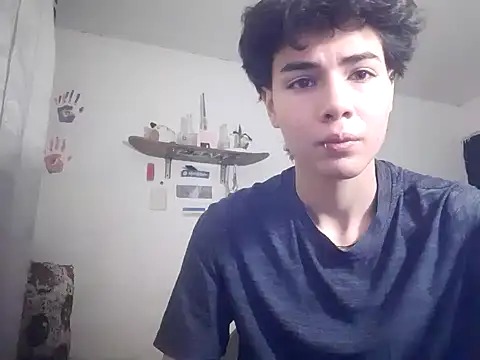 Snapshot of YoursexyJuan chatting on 12/12/24, 12:38 YoursexyJuan online show from 12/12/24, 12:38