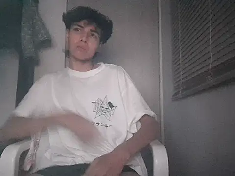 Snapshot of YoursexyJuan chatting on 01/07/25, 04:08 YoursexyJuan online show from 01/07/25, 04:08