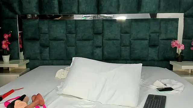 valtira nova online show from 09/13/25, 06:51