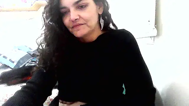 Snapshot of escritorasafada chatting on 11/02/25, 02:14 escritorasafada online show from 11/02/25, 02:14