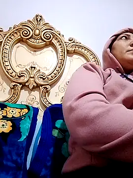 Snapshot of Osha10 chatting on 12/16/24, 03:43 Osha10 online show from 12/16/24, 03:43