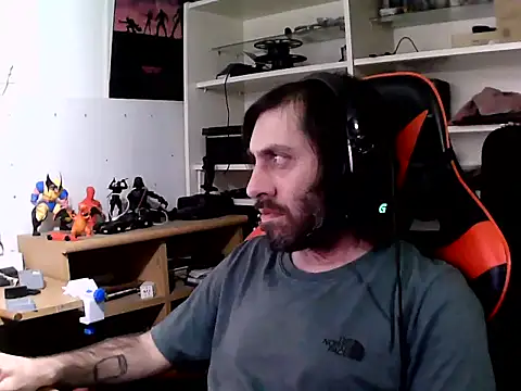 Snapshot of johnwood88 chatting on 11/27/25, 04:25 johnwood88 online show from 11/27/25, 04:25