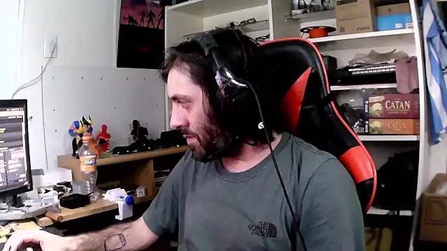 Snapshot of johnwood88 chatting on 12/05/25, 04:21 johnwood88 online show from 12/05/25, 04:21