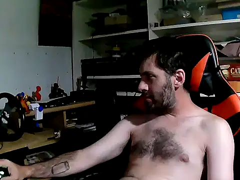 Snapshot of johnwood88 chatting on 01/12/26, 04:39 johnwood88 online show from 01/12/26, 04:39