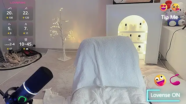 Unique-yiyi online show from 02/13/25, 02:20