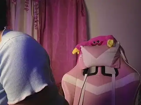 Snapshot of Sweet_xuee18 chatting on 02/28/25, 02:20 Sweet xuee18 online show from 02/28/25, 02:20