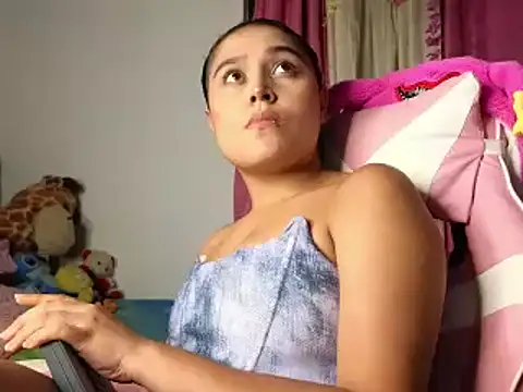 Snapshot of Sweet_xuee18 chatting on 03/06/25, 01:58 Sweet xuee18 online show from 03/06/25, 01:58