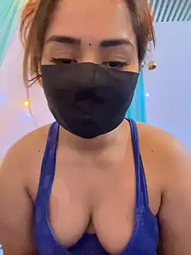 Snapshot of Black_Glow chatting on 12/18/24, 04:06 Black Glow online show from 12/18/24, 04:06