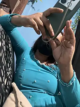 Snapshot of Black_Glow chatting on 02/09/25, 10:09 Black Glow online show from 02/09/25, 10:09