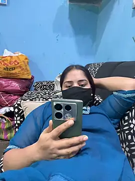 Snapshot of Black_Glow chatting on 02/12/25, 06:19 Black Glow online show from 02/12/25, 06:19