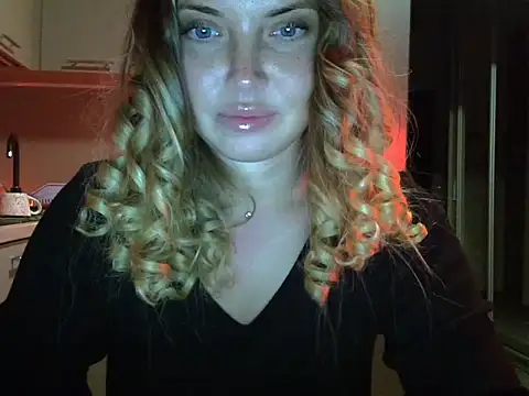 Snapshot of Lucky_Anna chatting on 12/24/24, 05:23 Lucky Anna online show from 12/24/24, 05:23