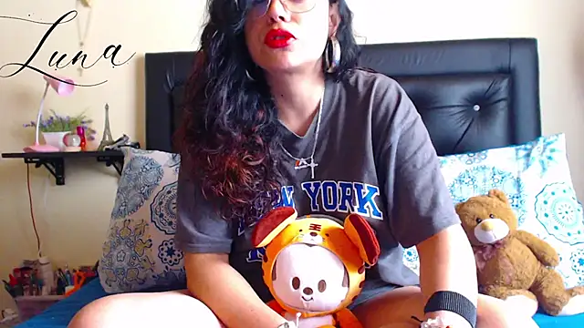 Lunavega1 online show from 02/05/26, 04:33