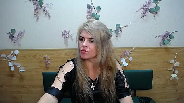 Snapshot of Julya_Barbi chatting on 12/17/24, 06:02 Julya Barbi online show from 12/17/24, 06:02