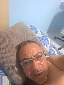 Snapshot of abdelhak33 chatting on 03/12/26, 08:26 abdelhak33 online show from 03/12/26, 08:26