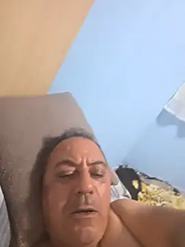 Snapshot of abdelhak33 chatting on 03/25/26, 11:00 abdelhak33 online show from 03/25/26, 11:00