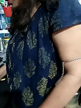 Snapshot of Sneha_gril chatting on 03/07/25, 07:38 Sneha gril online show from 03/07/25, 07:38