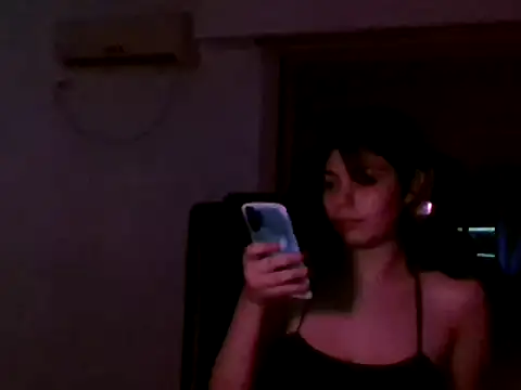 Snapshot of candycamiila chatting on 02/19/25, 07:17 candycamiila online show from 02/19/25, 07:17