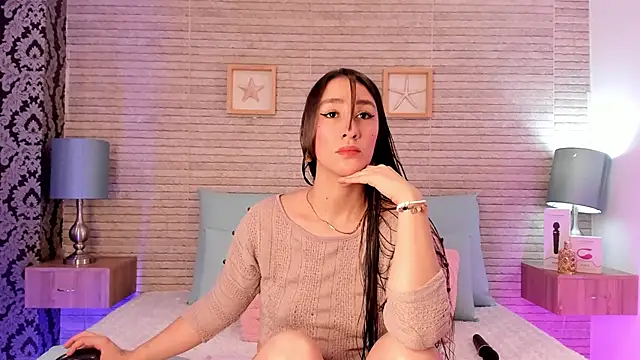 Snapshot of Catalinna_Thompson chatting on 01/15/25, 12:04 Catalinna Thompson online show from 01/15/25, 12:04