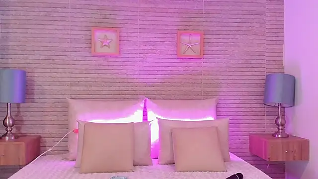 Snapshot of Catalinna_Thompson chatting on 03/22/25, 12:04 Catalinna Thompson online show from 03/22/25, 12:04