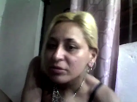 ariana crazzy online show from 03/04/25, 04:17