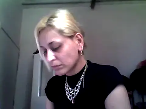 ariana crazzy online show from 03/04/25, 07:32