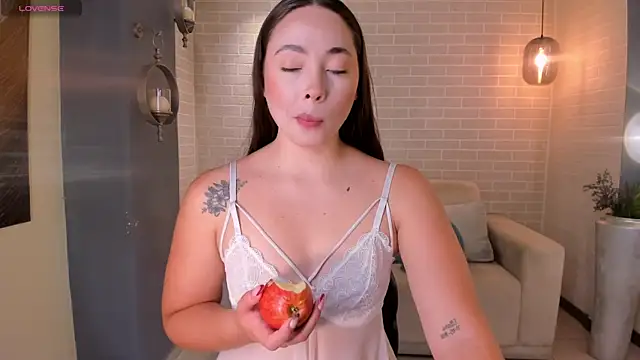 AlinaKravitz online show from 04/08/26, 07:36