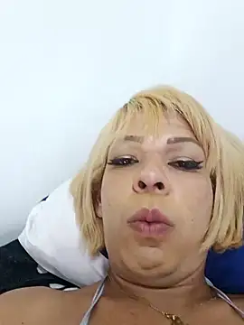 Snapshot of blondebitchlitle chatting on 01/30/25, 08:31 blondebitchlitle online show from 01/30/25, 08:31