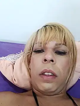 Snapshot of blondebitchlitle chatting on 02/10/25, 03:21 blondebitchlitle online show from 02/10/25, 03:21