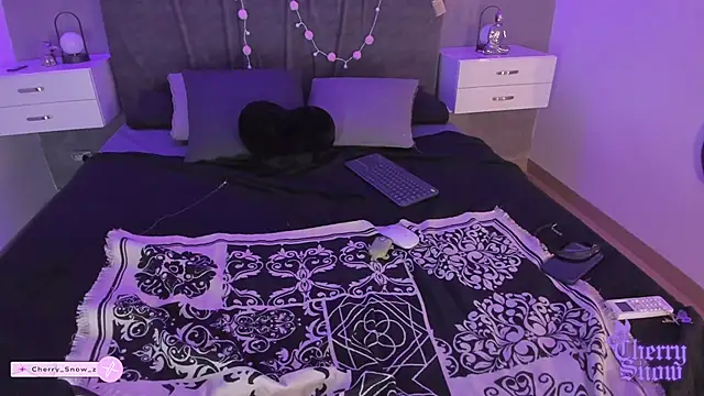 Snapshot of _cherrysnow chatting on 09/29/25, 04:17 cherrysnow online show from 09/29/25, 04:17