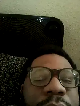 Snapshot of dvaughn3117 chatting on 03/11/25, 03:56 dvaughn3117 online show from 03/11/25, 03:56